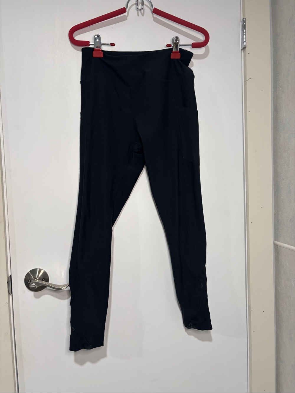 Mondetta Black High-Rise Performance Leggings with Side Pocket